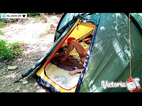 ❤️ ថតដោយកាមេរ៉ា Passionate jerk off Stranger in a tent អាសអាភាស នៅពួកយើង